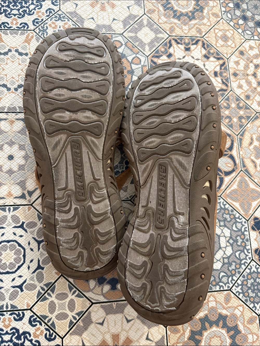 Skechers Women’s Reggae Timeless Summer Tan Crisscross Slide Sandals - Picture 6 of 7